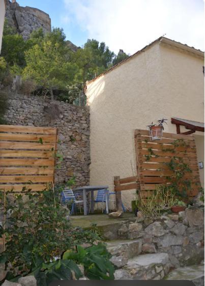 Gite Rue Tranquille Padern Екстериор снимка
