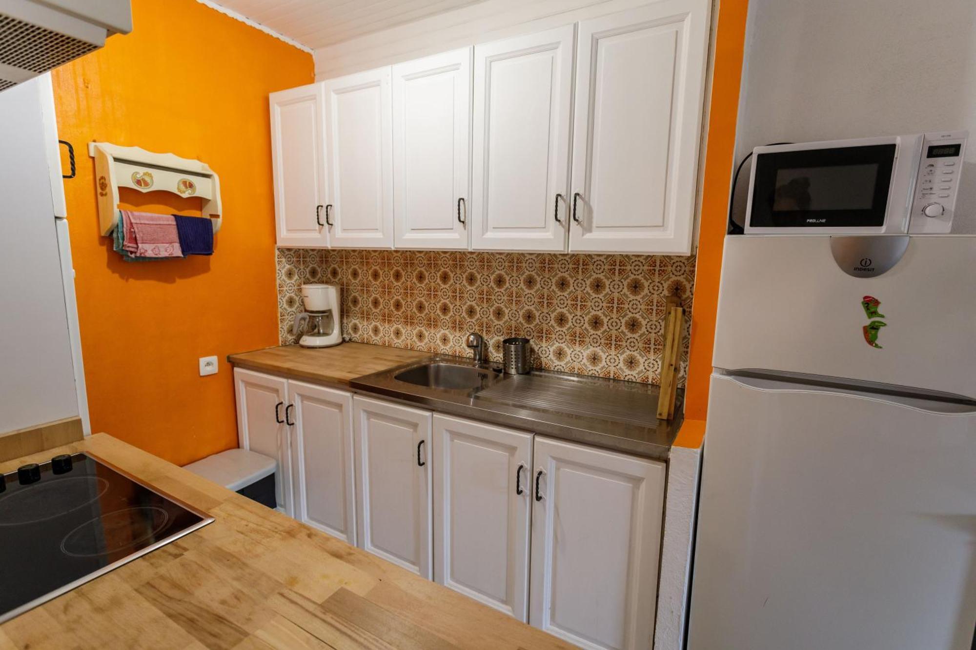Gite Rue Tranquille Padern Екстериор снимка