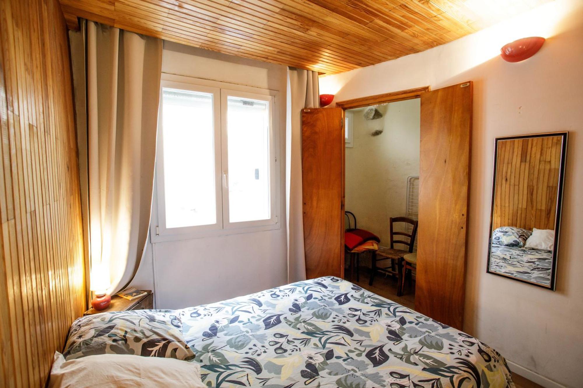 Gite Rue Tranquille Padern Екстериор снимка