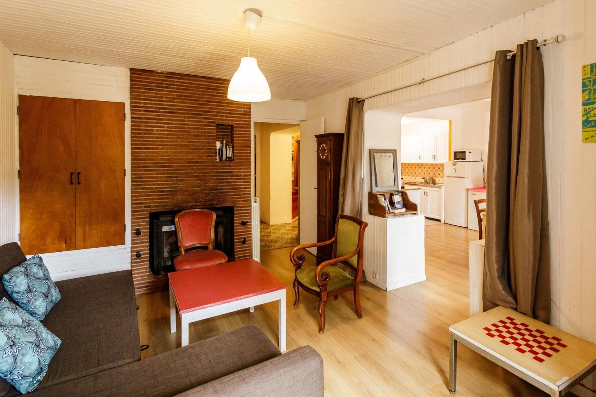 Gite Rue Tranquille Padern Екстериор снимка